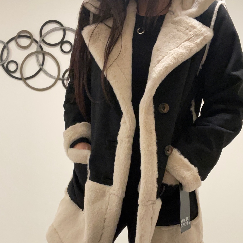 Badgley Mischka gorgeous and warm NWT coat! Size M